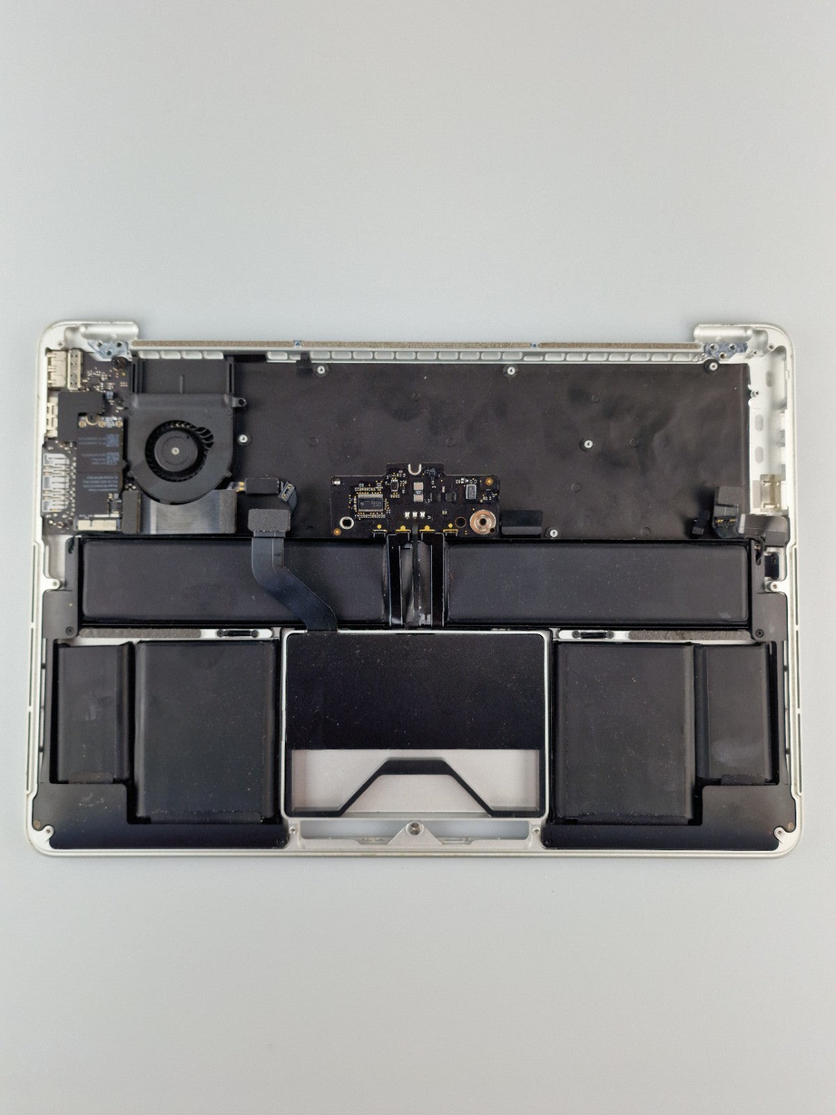Genuine MacBook Pro A1425 2012 - 2013 Palmrest US Keyboard w/Battery - FIXgenie