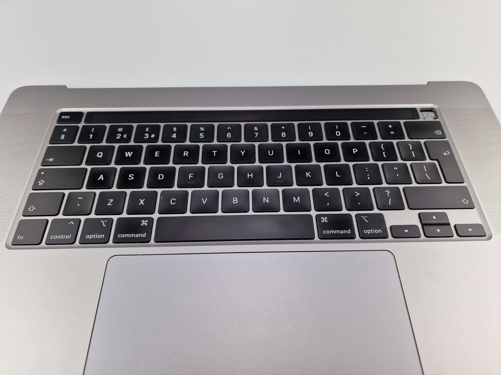 Genuine MacBook Pro 16" 2019 A2141 Palmrest English Keyboard Space Grey - FIXgenie